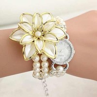 Fashion pearl flower bracelet watch