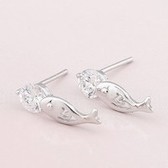 Exquisite fashion fish earrings (similar to allergies)