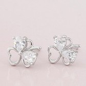 Exquisite fashion clover earrings (similar to allergies)