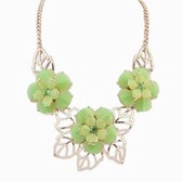 Small pure and fresh and sweet flowers necklace