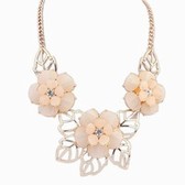 Small pure and fresh and sweet flowers necklace
