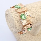 Fashionable stone bracelet