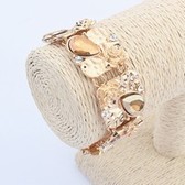 Fashionable stone bracelet