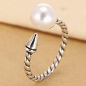 Metal rivets retro pearl ring