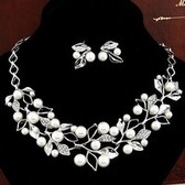 Fashion metal flash diamond pearl leaves Necklace earrings Set